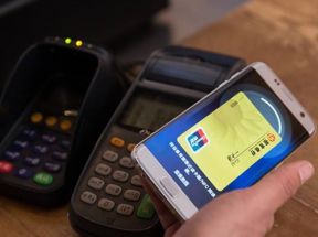POS机刷借记卡或储蓄卡秒到账吗？