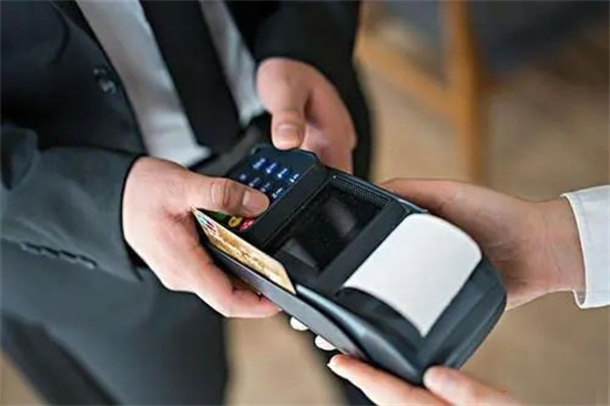 办信用卡送POS机是骗局吗？